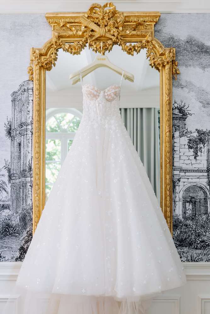 wedding dress château Chavagnac